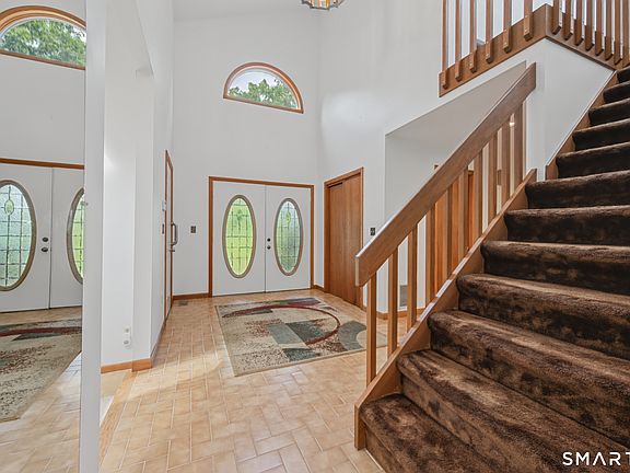 5th image of 547 Simsbury Road