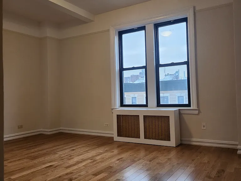 207 W 106th St #4D — Photo 2