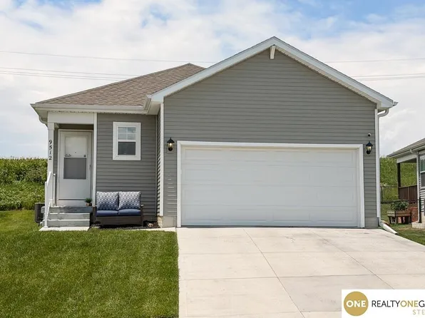 9512 Reynolds St, Omaha, NE 68122