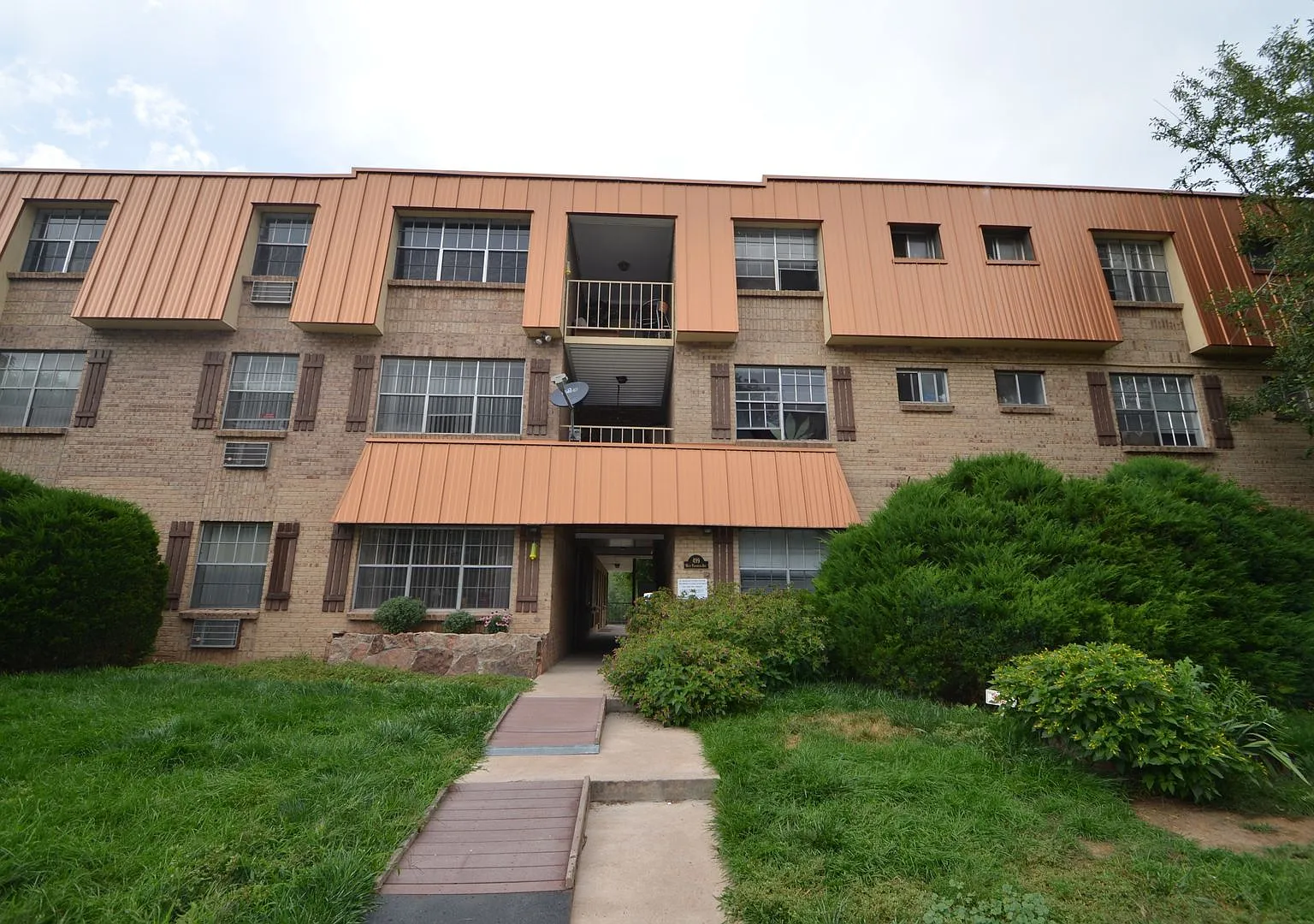 499 W Progress Ave — Photo 1