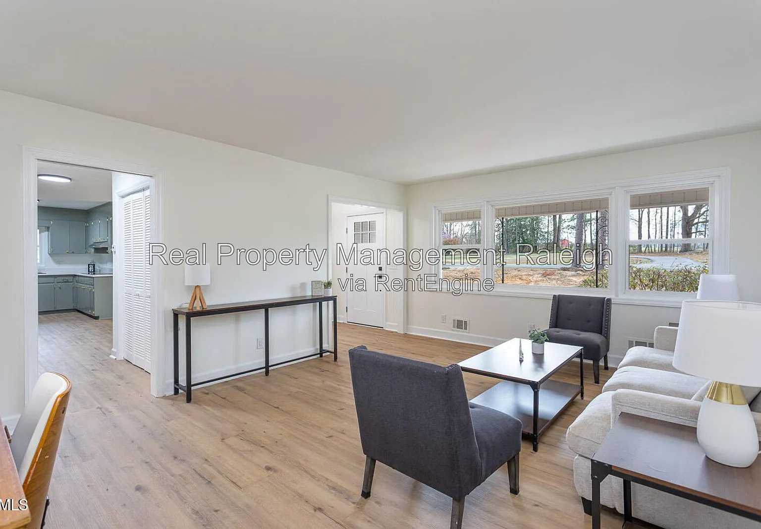 3 bed, 2.0 bath, 1747 sqft, $2,100 — Photo 3