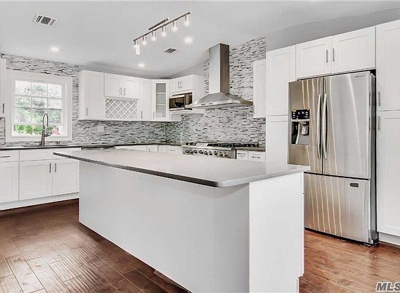 2nd image of 144 Lincoln Blvd