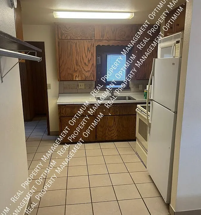 806 W 5th St #14