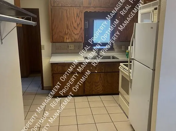 806 W 5th St #14, Morris, MN 56267