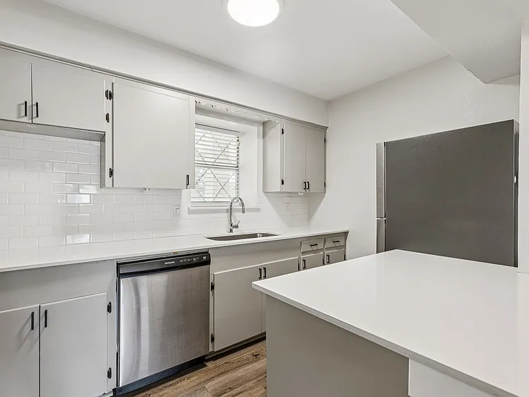 Colony House — Photo 42