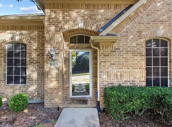 3rd image of 10692 Bancroft Ln