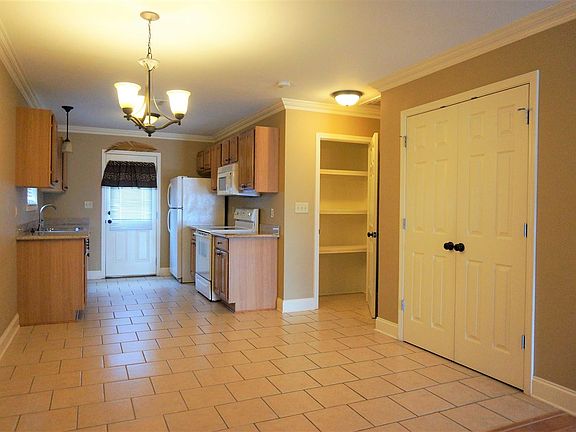 3rd image of 825 Cottagemill Ln