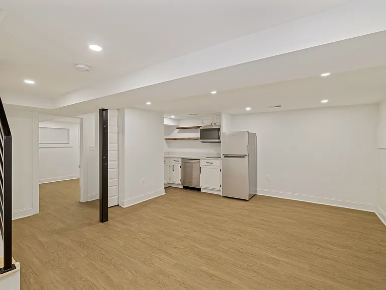 205 Webster St NW #B — Photo 2