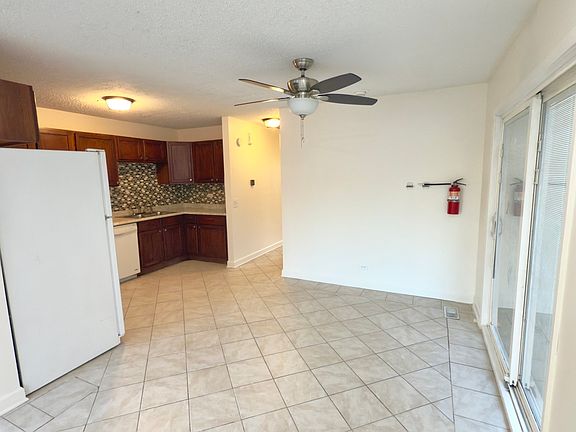 5th image of 30W105 Maplewood Dr