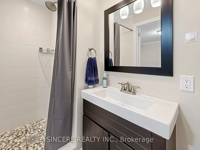 592 Canewood Cres — Photo 44