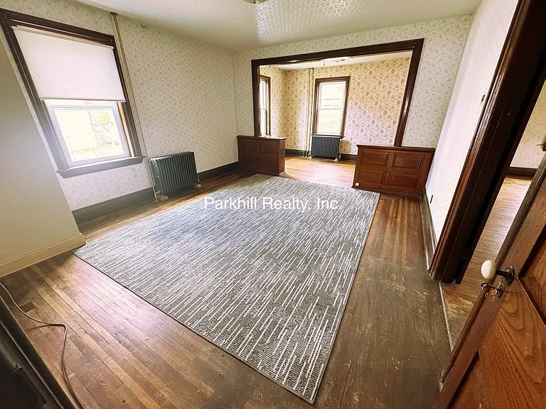 154 S Broadway — Photo 8