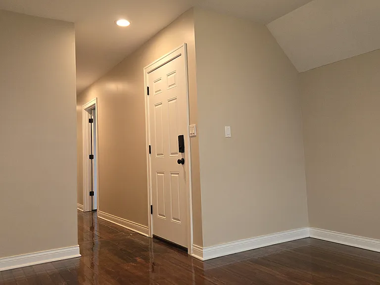 7948 S Escanaba Ave #3 — Photo 10