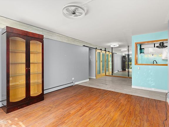 5th image of 16W470 Lake Dr APT 104