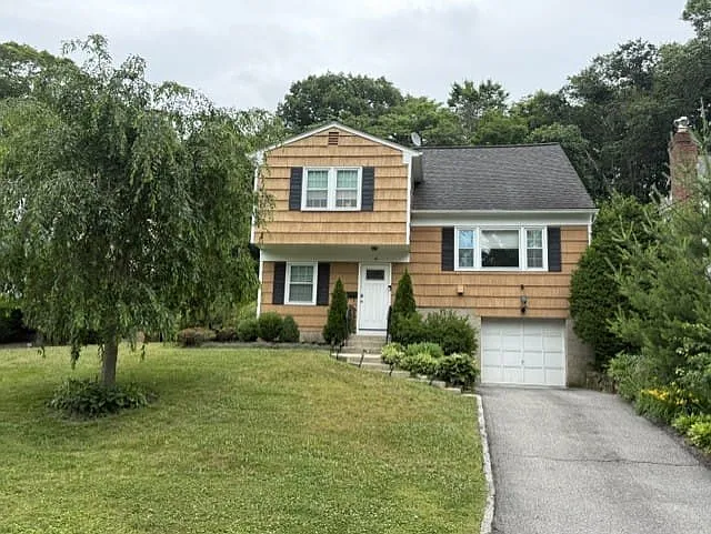 18 Coralyn Ave — Photo 1