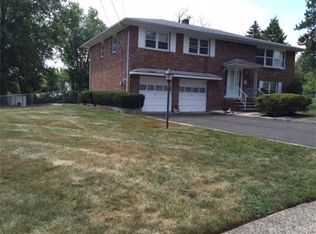 9 Holly Rd, Iselin, NJ 08830