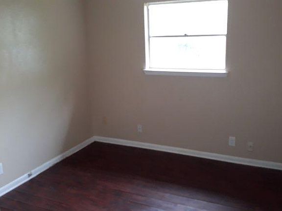 2nd image of 617 E Mustang St