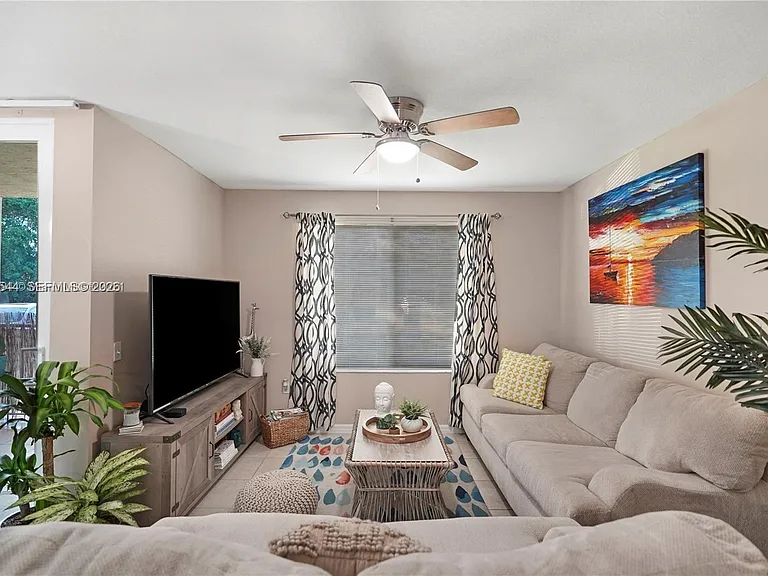 1107 Villa Ln #1107 — Photo 7