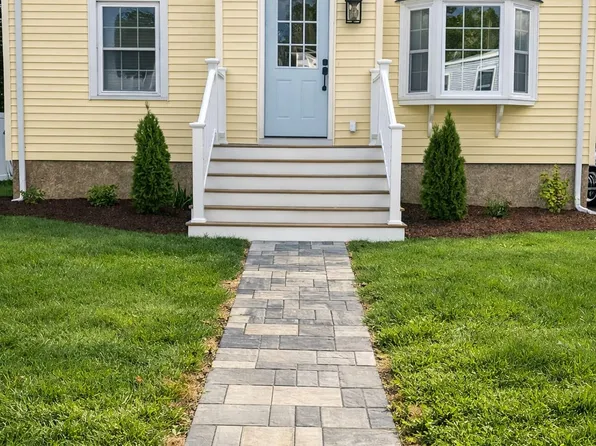 74 Oldfield Dr, Fairfield, CT 06824