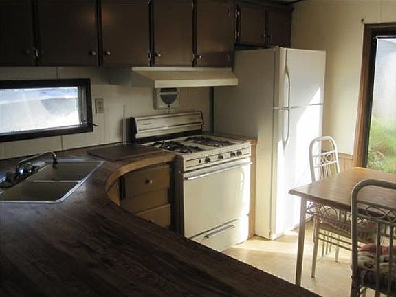 3rd image of 26 Goosefare Dr