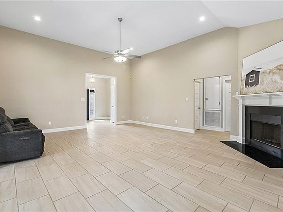 4th image of 2616 Greenville Dr