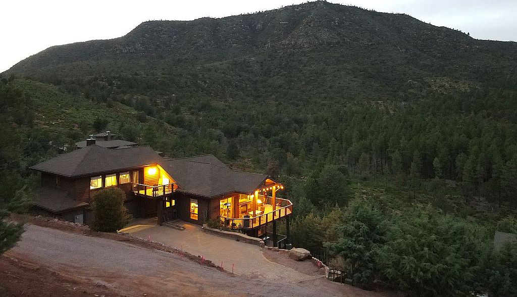 洋書 Mountain Houses Beautiful Mountain Views - Sevierville TN Real Estate - 976