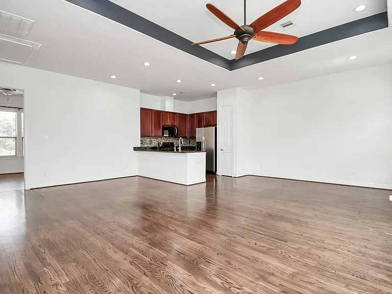 3900 Center St — Photo 11
