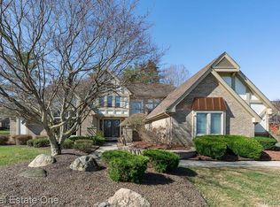 1603 Stony Creek Dr, Rochester, MI 48307