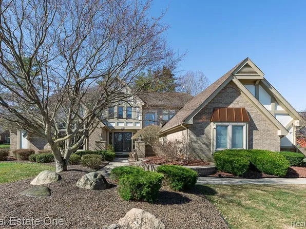 1603 Stony Creek Dr, Rochester, MI 48307
