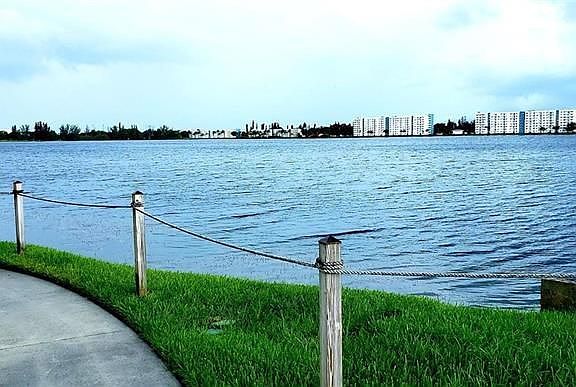 4th image of 114 Lake Emerald Dr APT 305