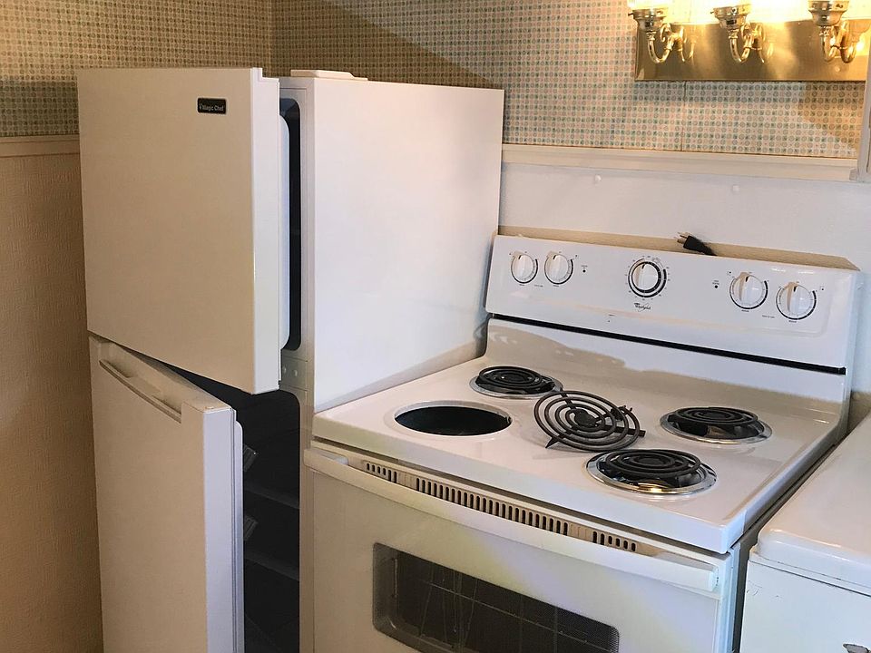 Stove & frig with freezer