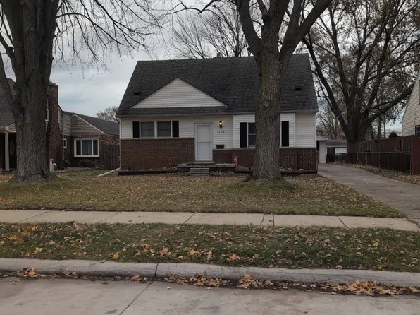 26436 Elm St, Roseville, MI 48066