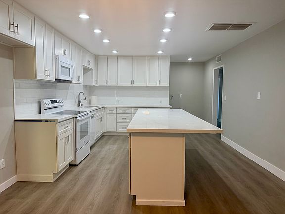 2nd image of 4104 Coronado Ave