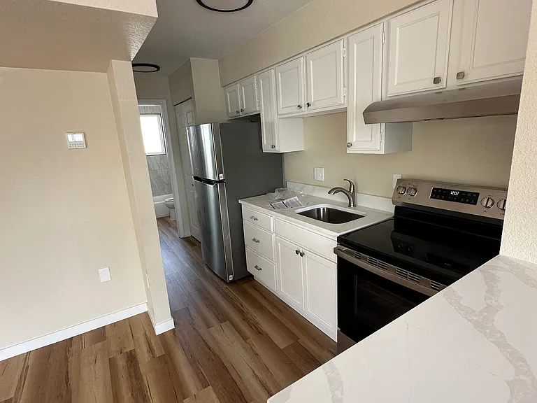 153 S 18th Ave #6 — Photo 6