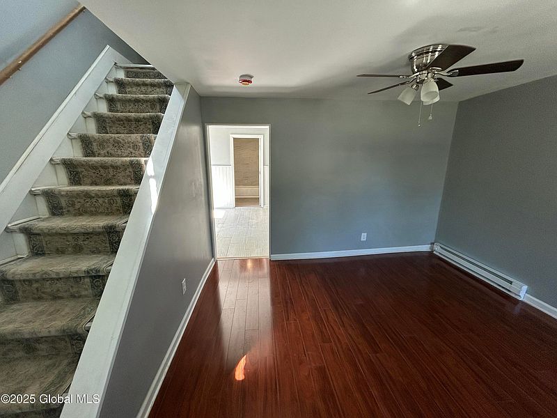 4th image of 802 Davis Terrace