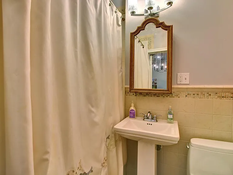 300 2nd St #1R — Photo 8