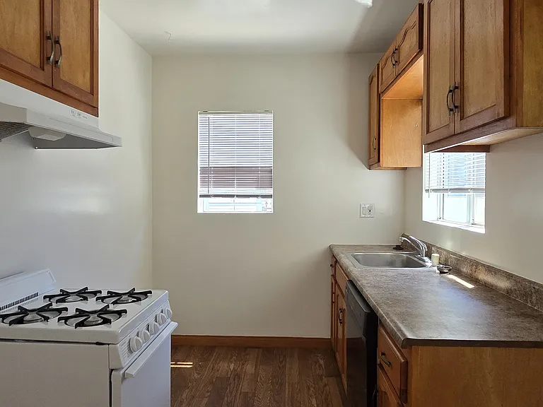 1195 W 30th St #1/4 — Photo 5