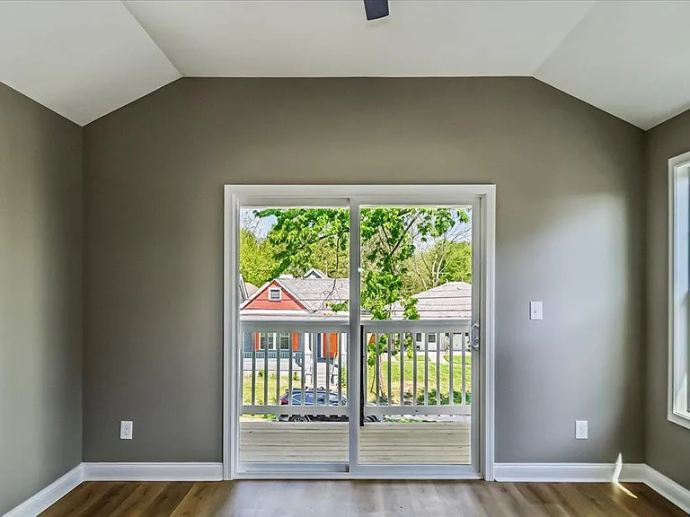 636 N Limestone — Photo 13