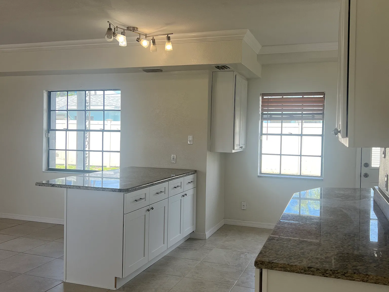 3 bed, 2670 sqft, $3,500 — Photo 4