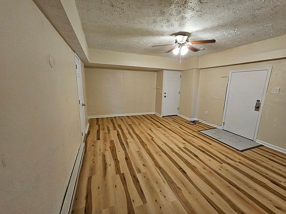 3rd image of 834 N Lincoln Ave APT 15