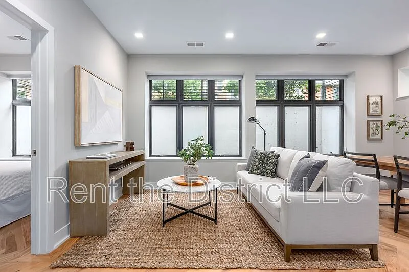 2 bed, 2.0 bath, 1058 sqft, $3,300 — Photo 4