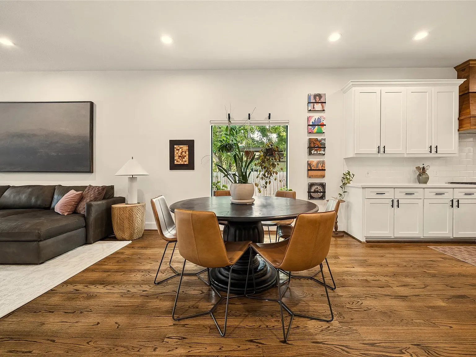 3 bed, 2.0 bath, 1881 sqft, $3,000 — Photo 4