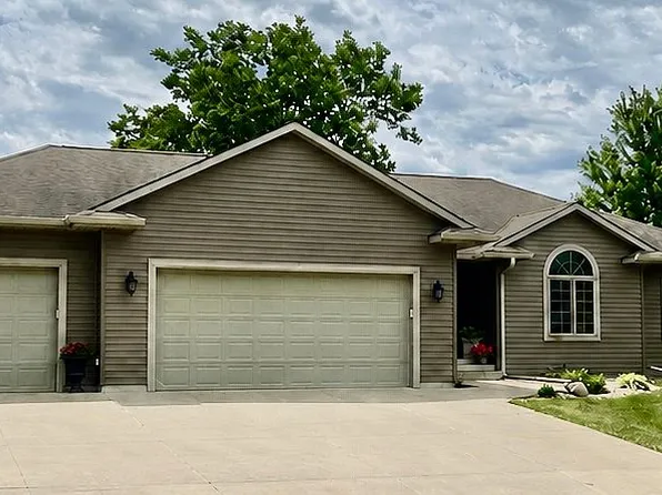 3003 Lake Chapeau Dr, Albert Lea, MN 56007
