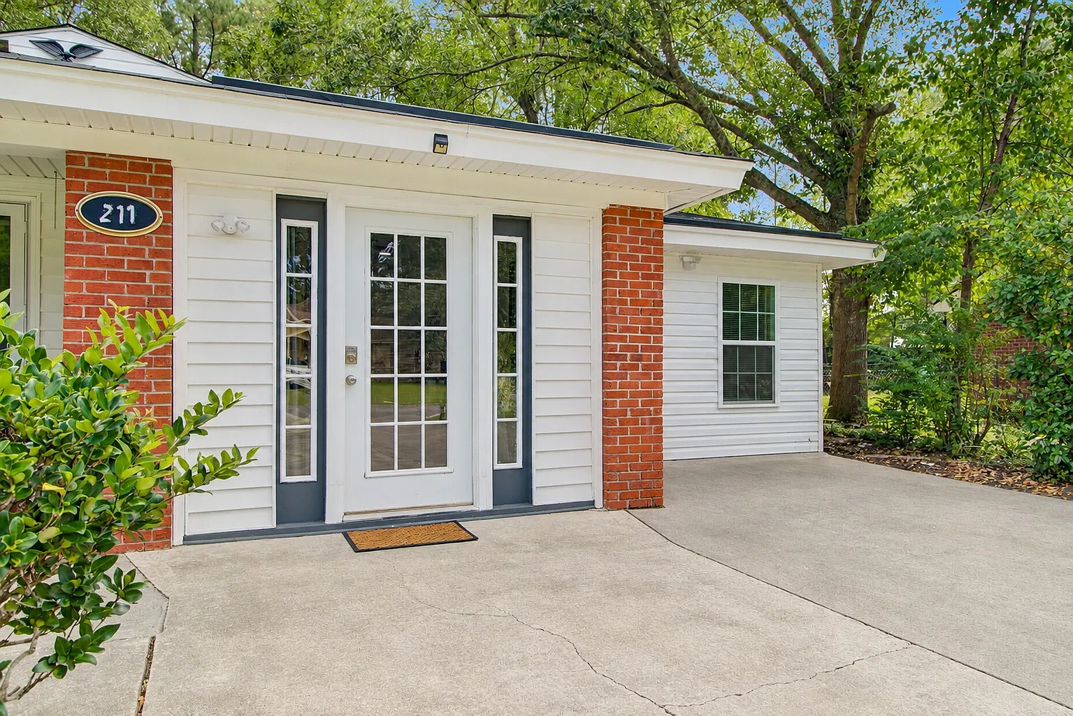 1 bed, 1000 sqft, $2,100 — Photo 1