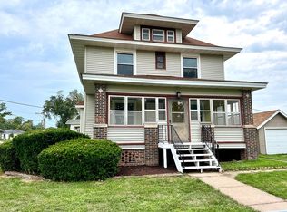 21 2nd Ave, Newhall, IA 52315