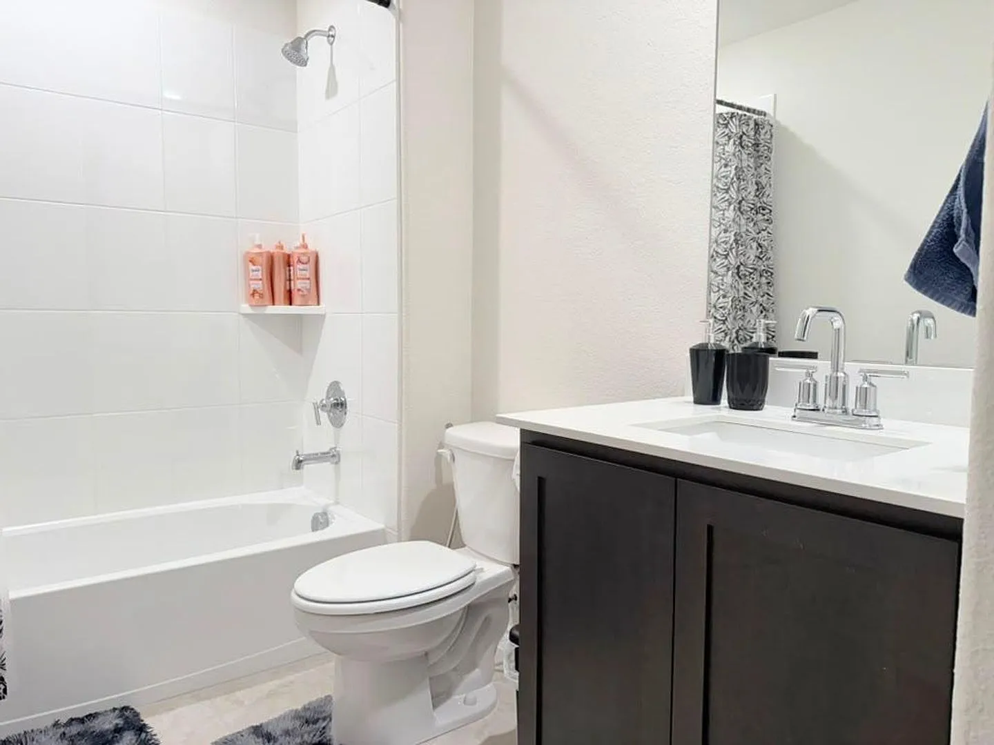 Spacious 4BR Duplex in Forney — Photo 4