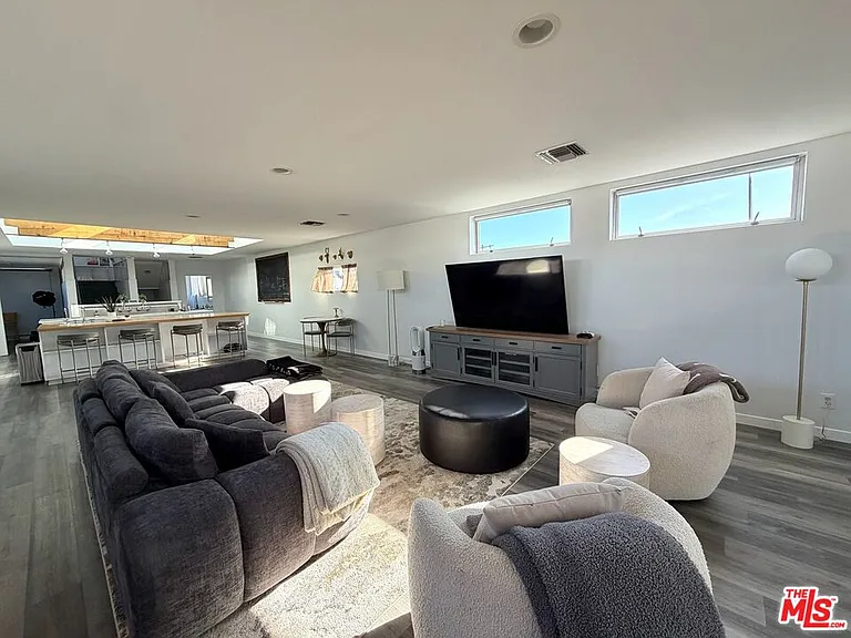 46 Rose Ave — Photo 10