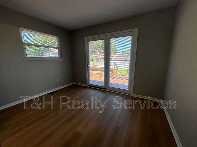 110 Pennsylvania Ct — Photo 18