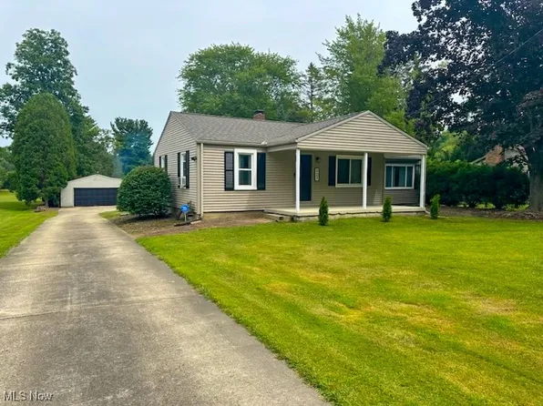 927 Warner Rd SE, Brookfield, OH 44403