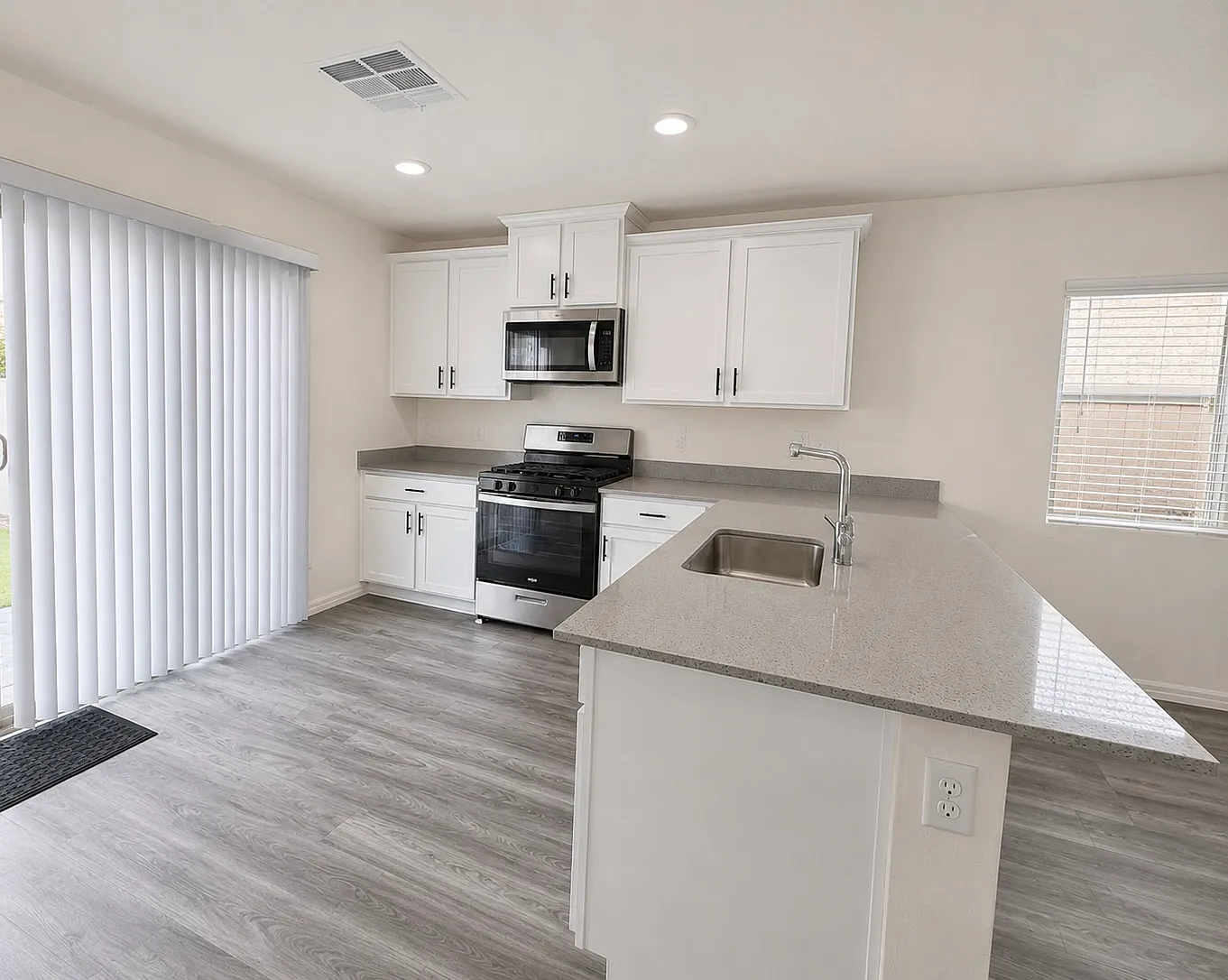 3 bed, 1475 sqft, $2,295 — Photo 4