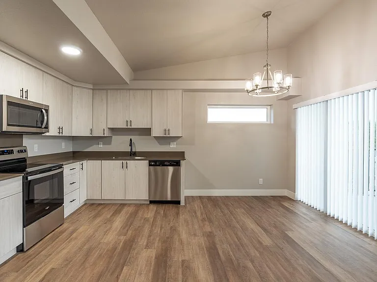 922 Sunset St #304 — Photo 5